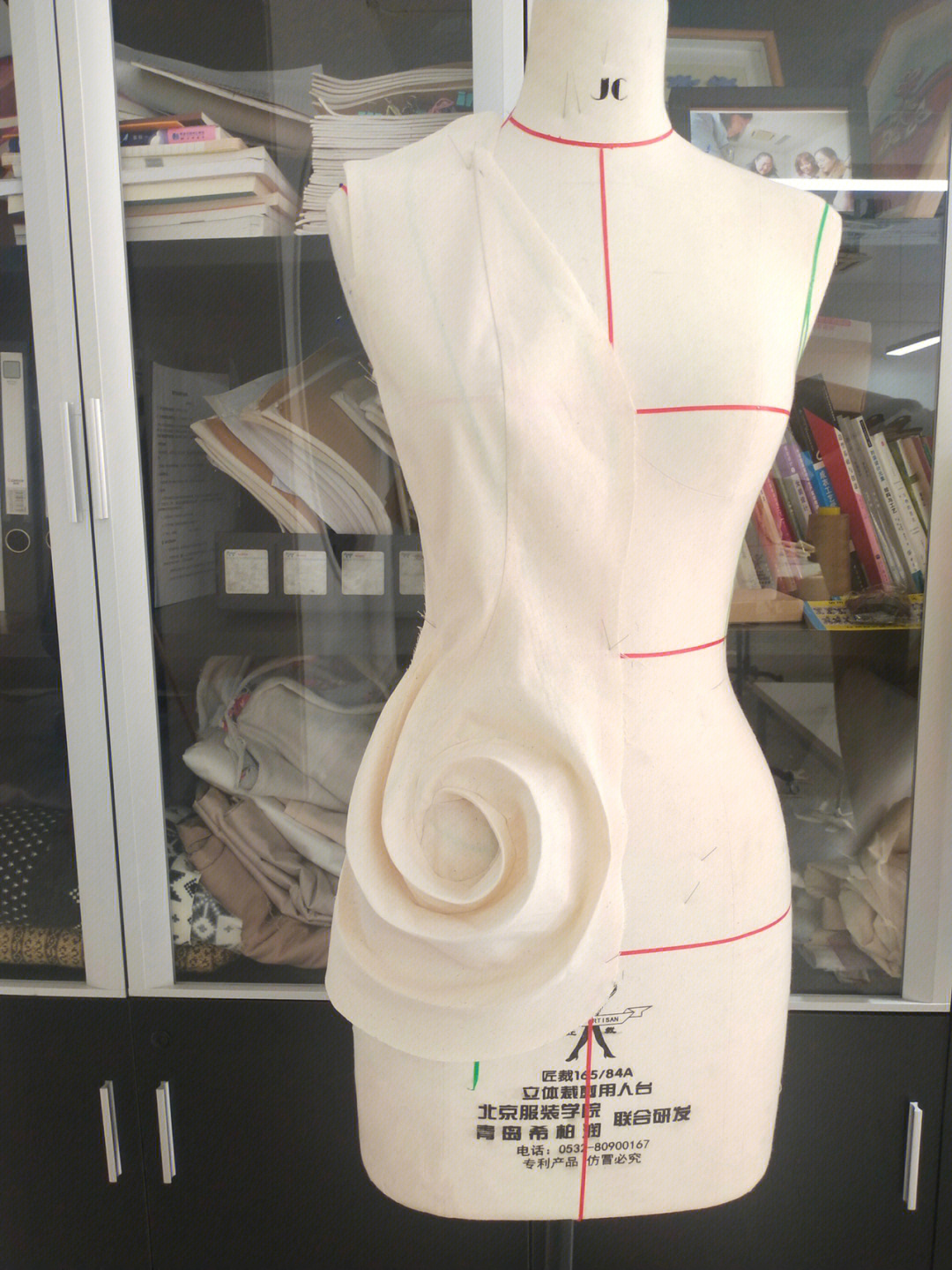 創(chuàng)意立裁與服裝制作 從靈感到成衣的藝術(shù)之旅